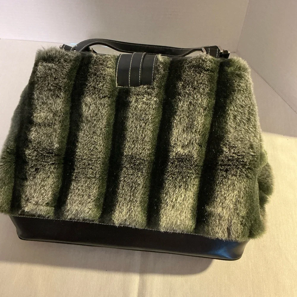 Vintage Faux Fur Handbag with faux leather Frame.  Gray and Black - Picture 5 of 9
